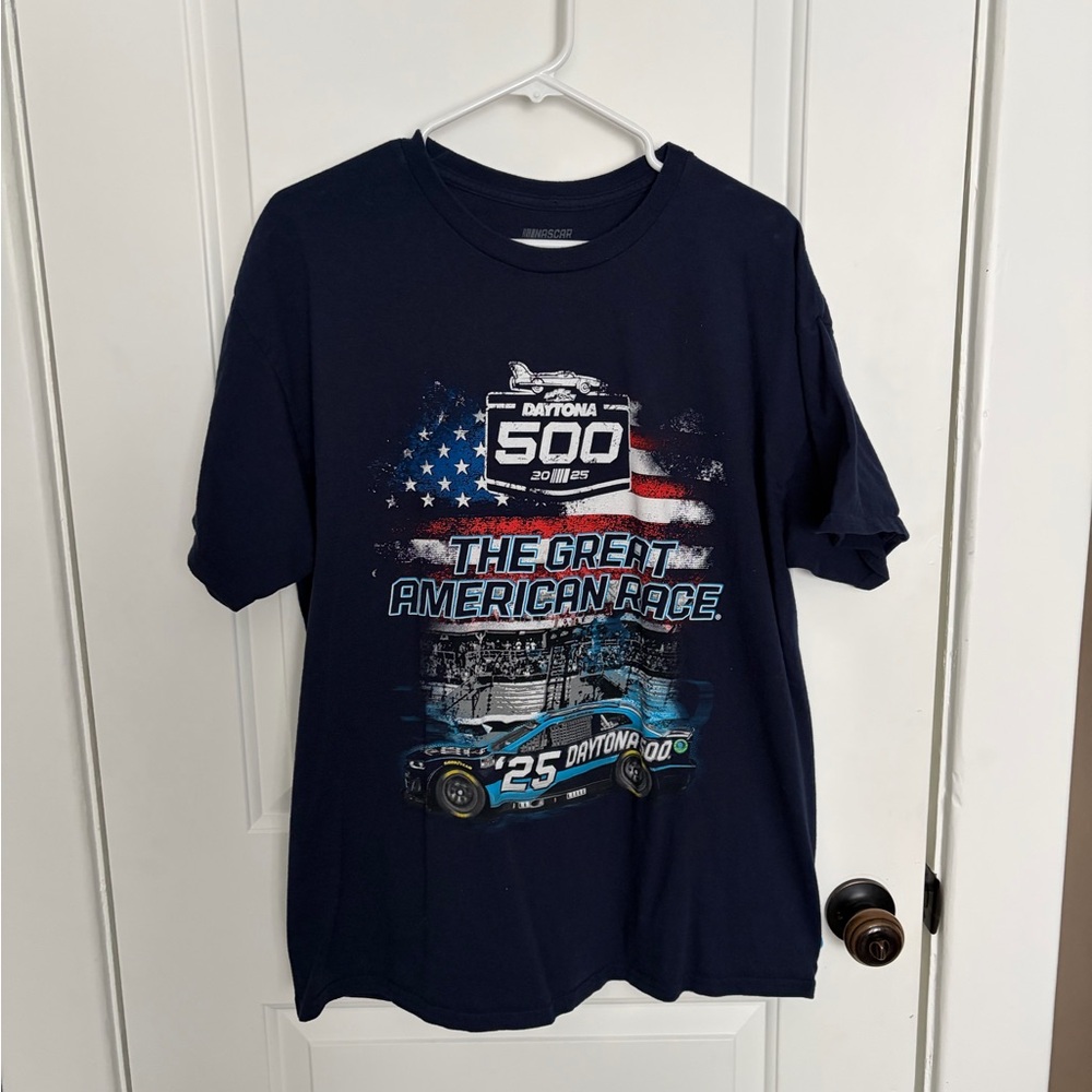 Men's Checkered Flag Sports Navy 2025 Daytona 500 American Flag T-Shirt.